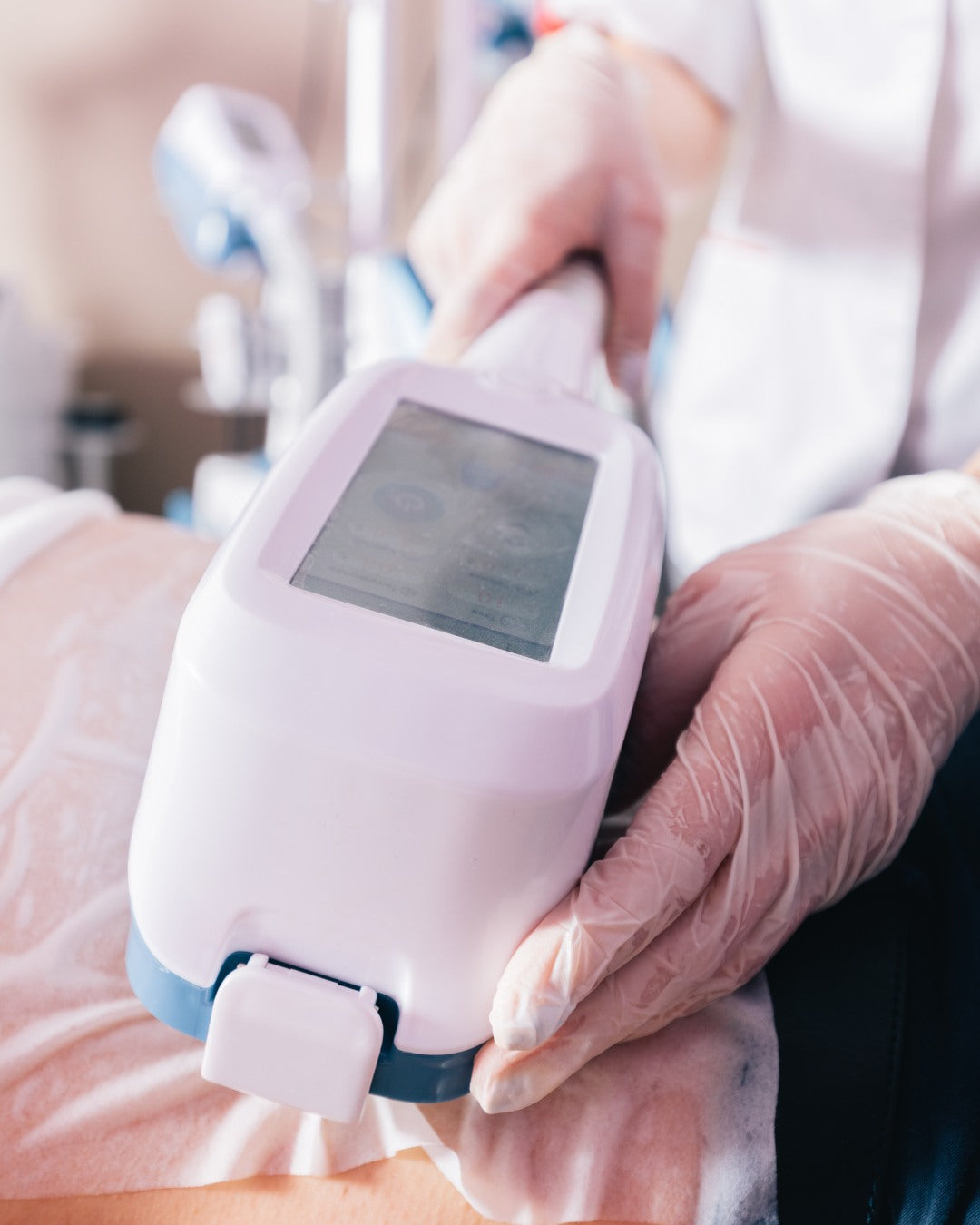 Fat freezing body contouring treatment for men at Foxvar Clinic, Newcastle
